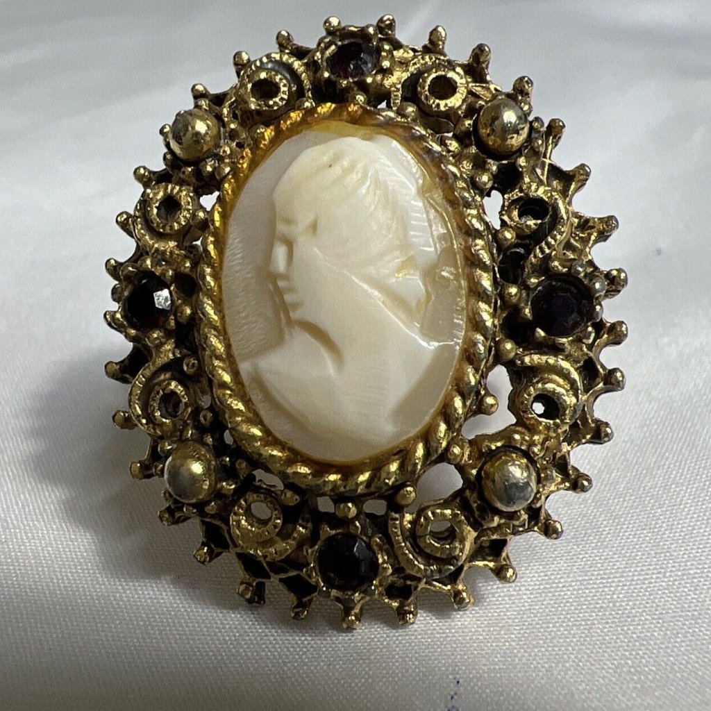 Vintage Florenza Gold Tone Hand Carved Shell Lady Cameo Ring Adjustable Rubyred 48$